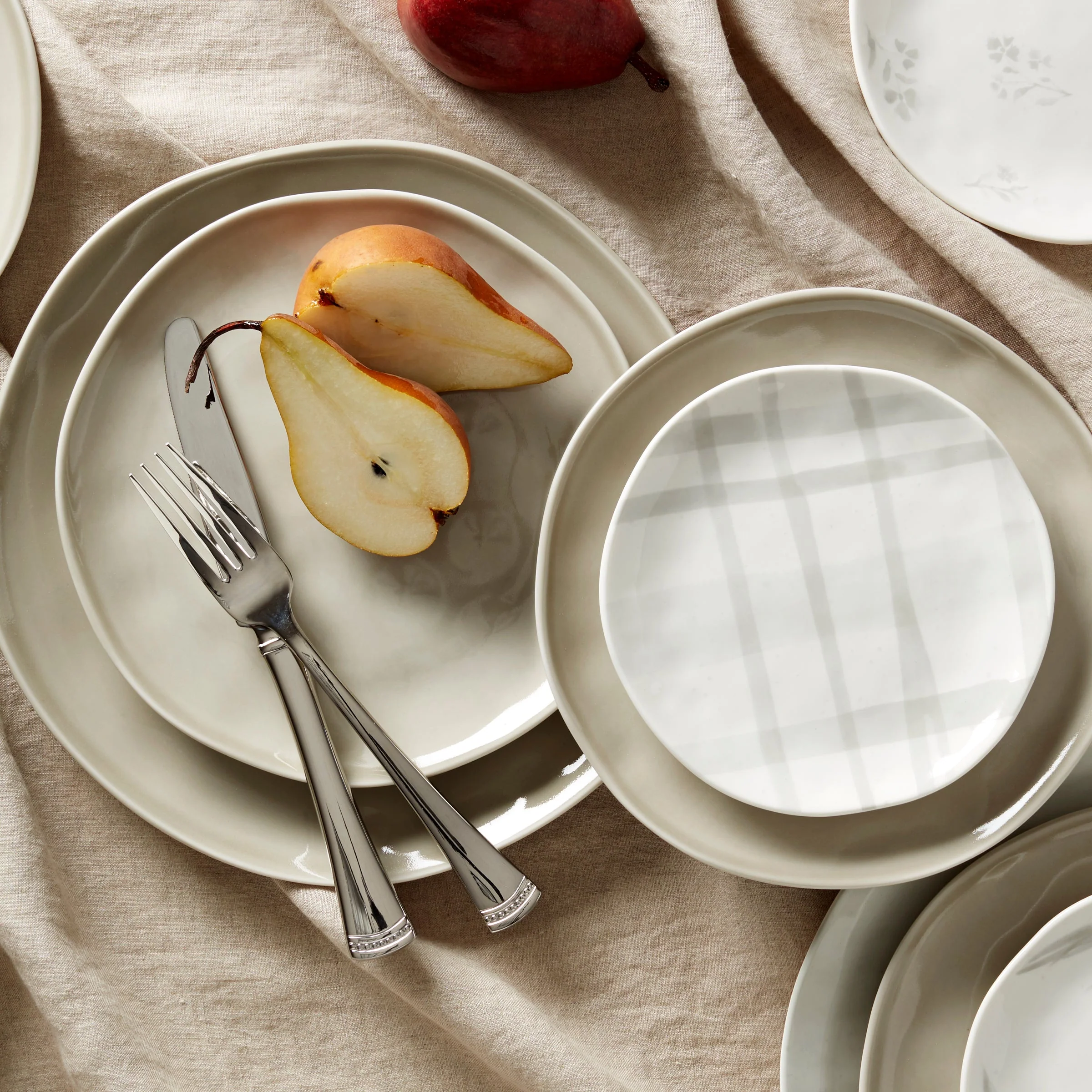 Bay Colors Grey Accent Plates, Set of 4 - Image 2