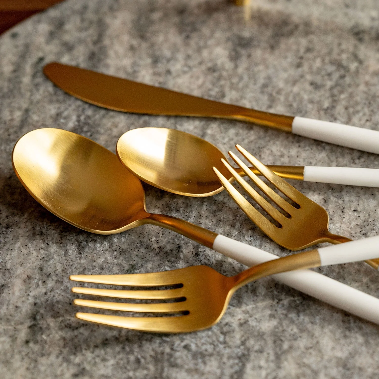 Mazzy Gold Satin White Pom Handle 20-Piece Flatware Set - Image 4