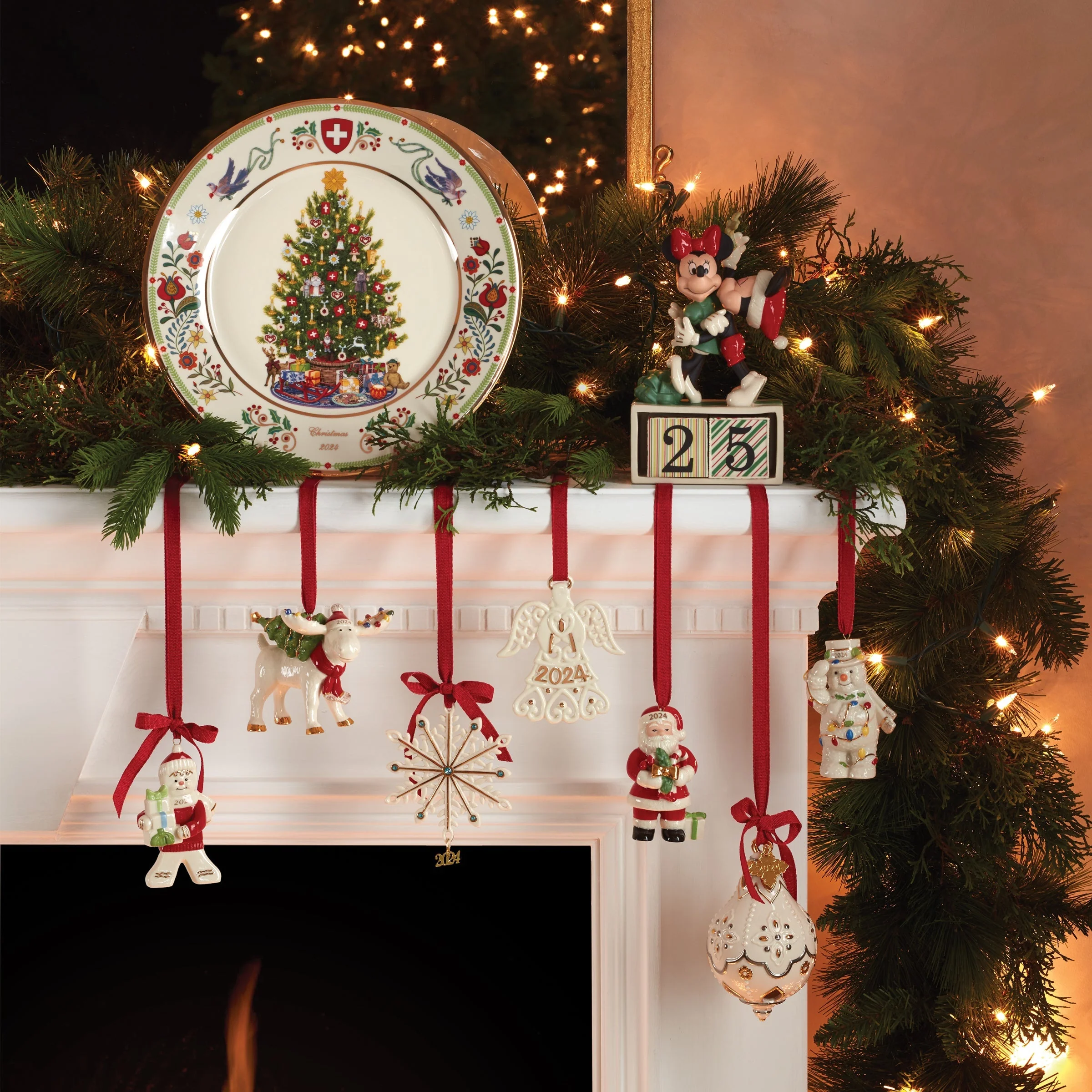 Mickey & Minnie Countdown to Christmas Figurine - Image 2