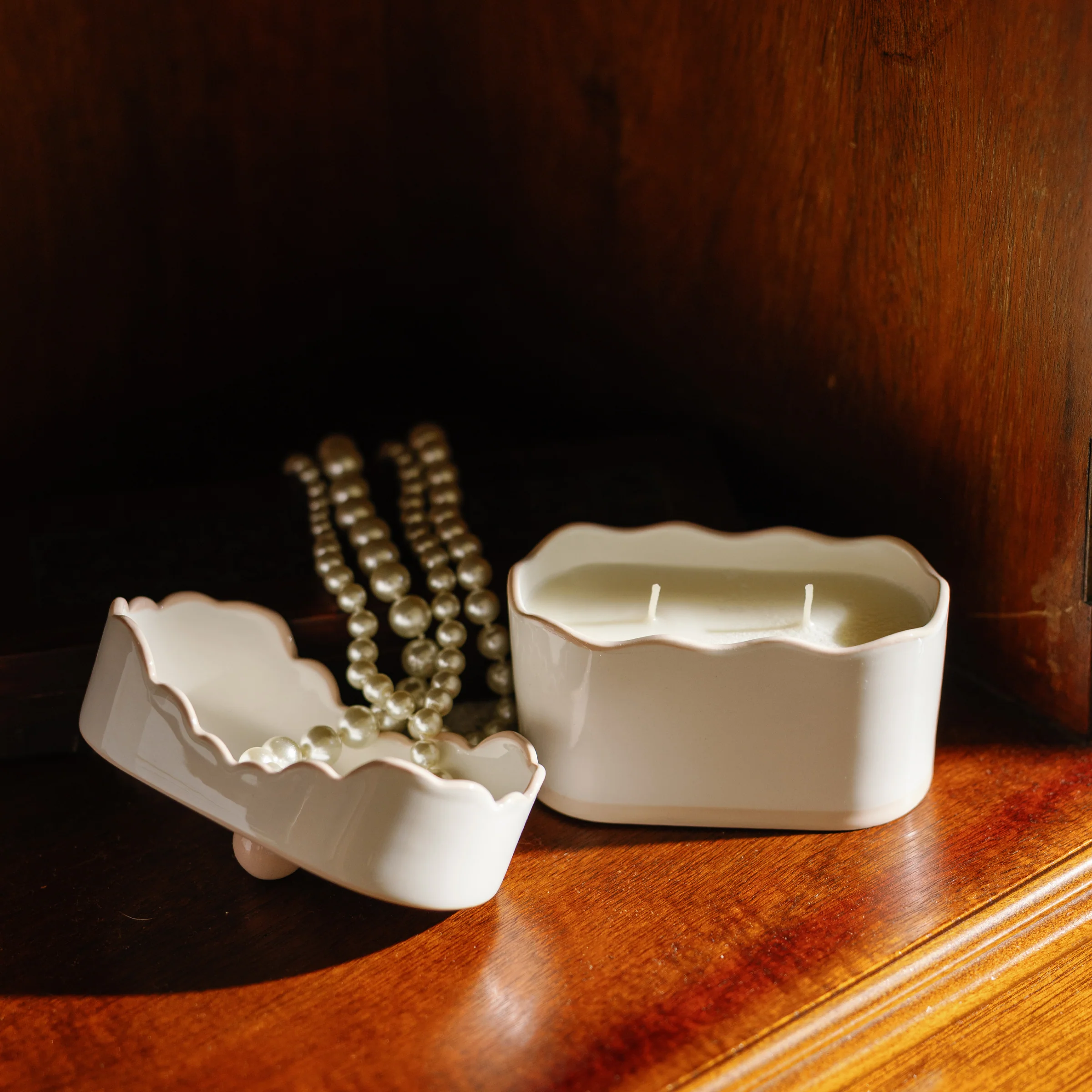 Cherie Yuzu Woods 5.5oz Candle - Image 3