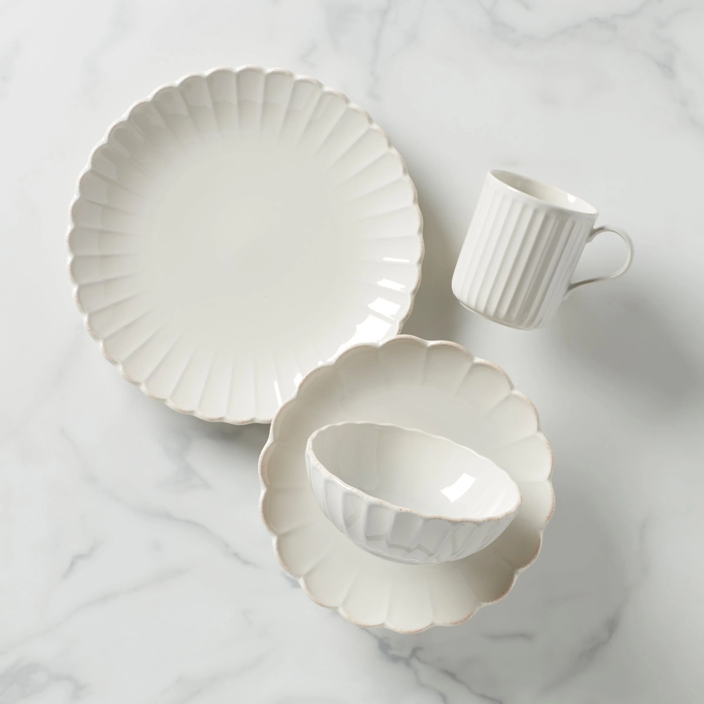 French Perle Scallop White 4-Piece Place Setting