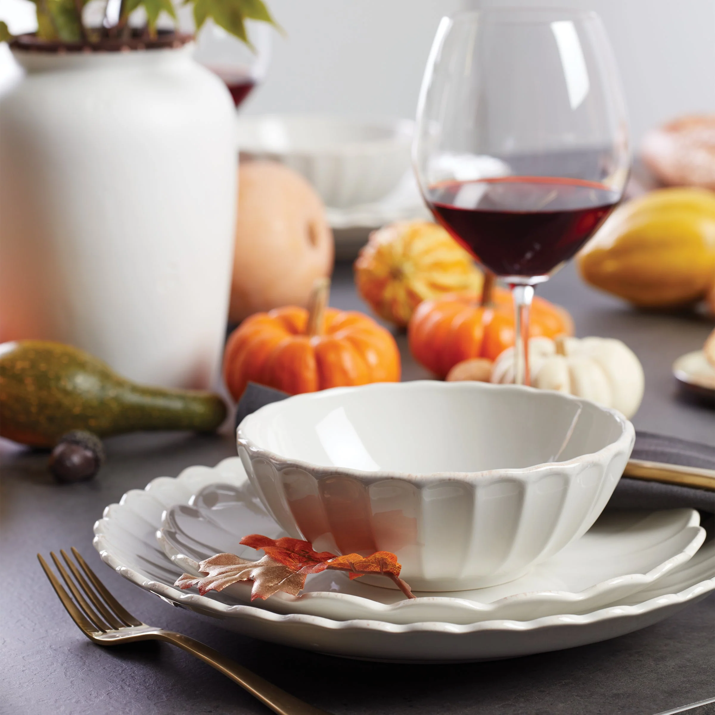 French Perle Scallop White 4-Piece Place Setting - Image 15