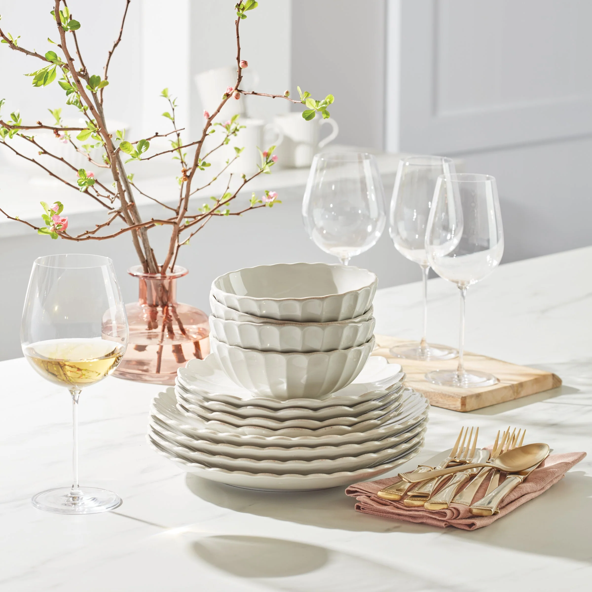 French Perle Scallop White 4-Piece Place Setting - Image 9
