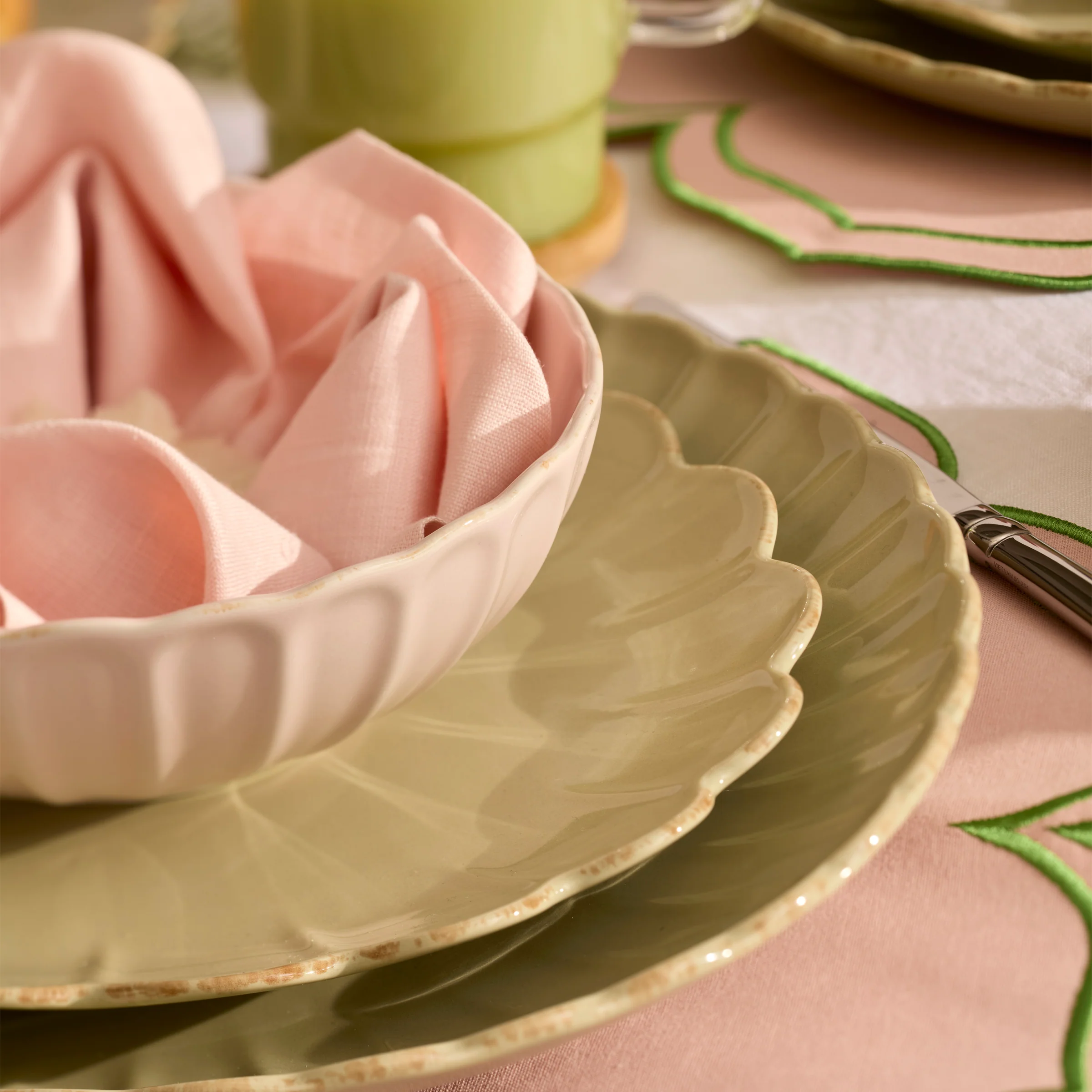 French Perle Scallop Matcha 24-Piece Dinnerware Set - Image 4