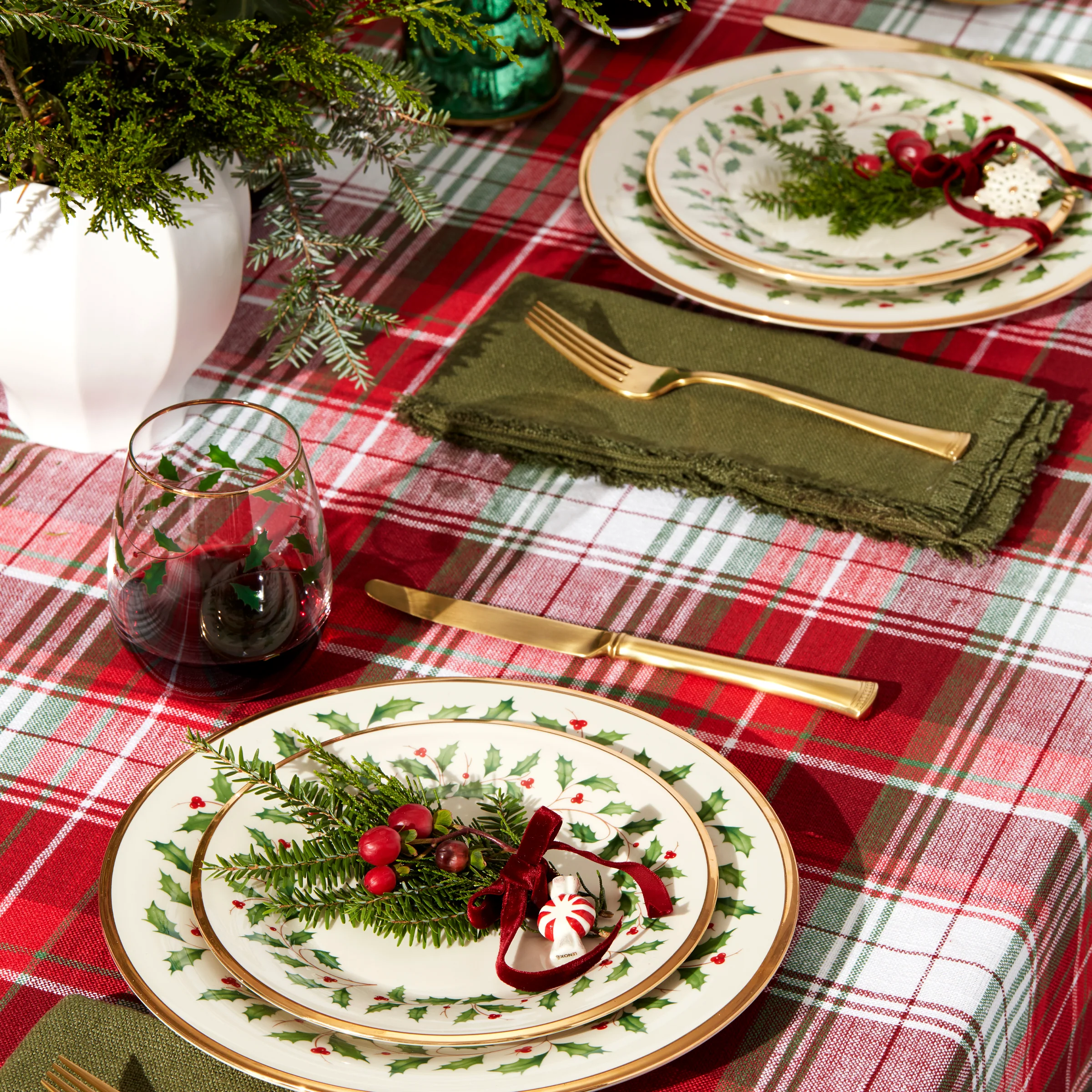 Holiday 18-Piece Dinnerware Set - Image 5