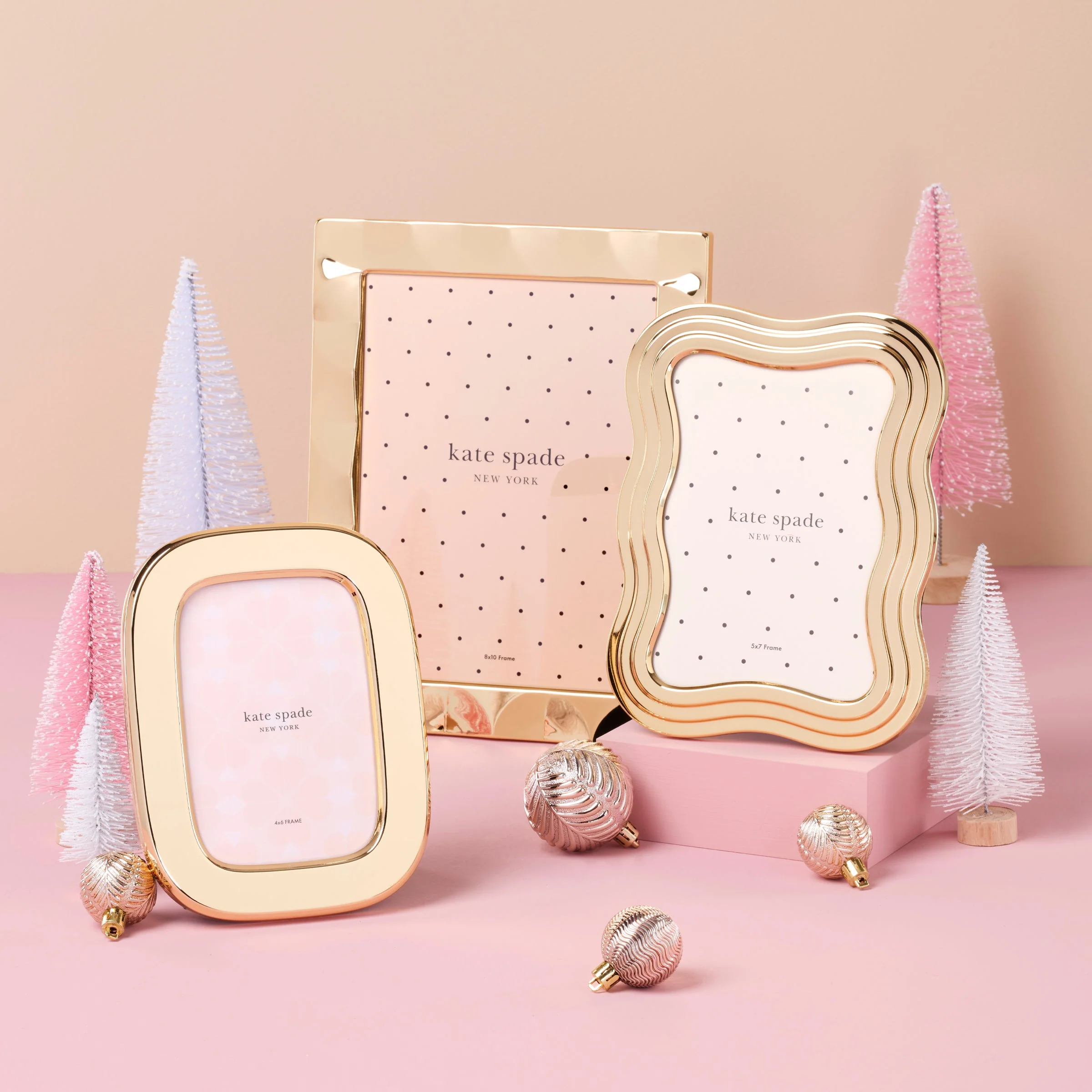 South Street Gold 5x7 Wavy Photo Frame - Image 3