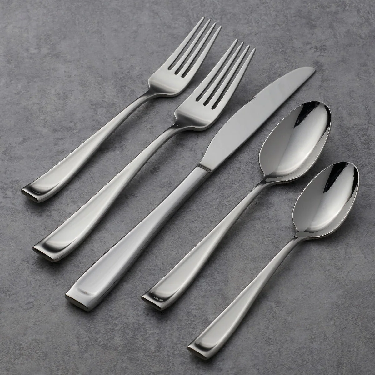 Moda 65-Piece Flatware Set - Image 4