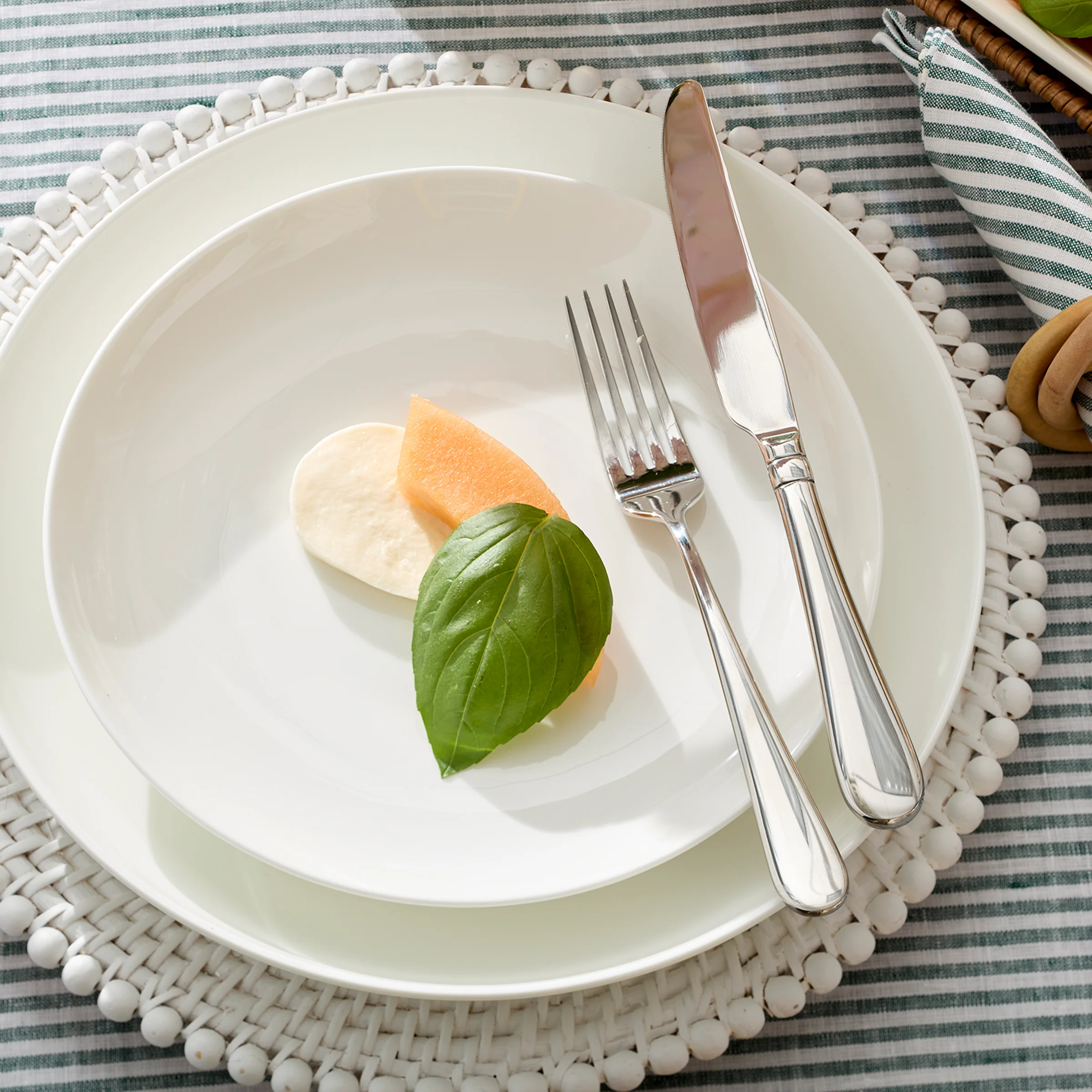Studio 1414 Coupe 12-Piece Dinnerware Set - Image 8