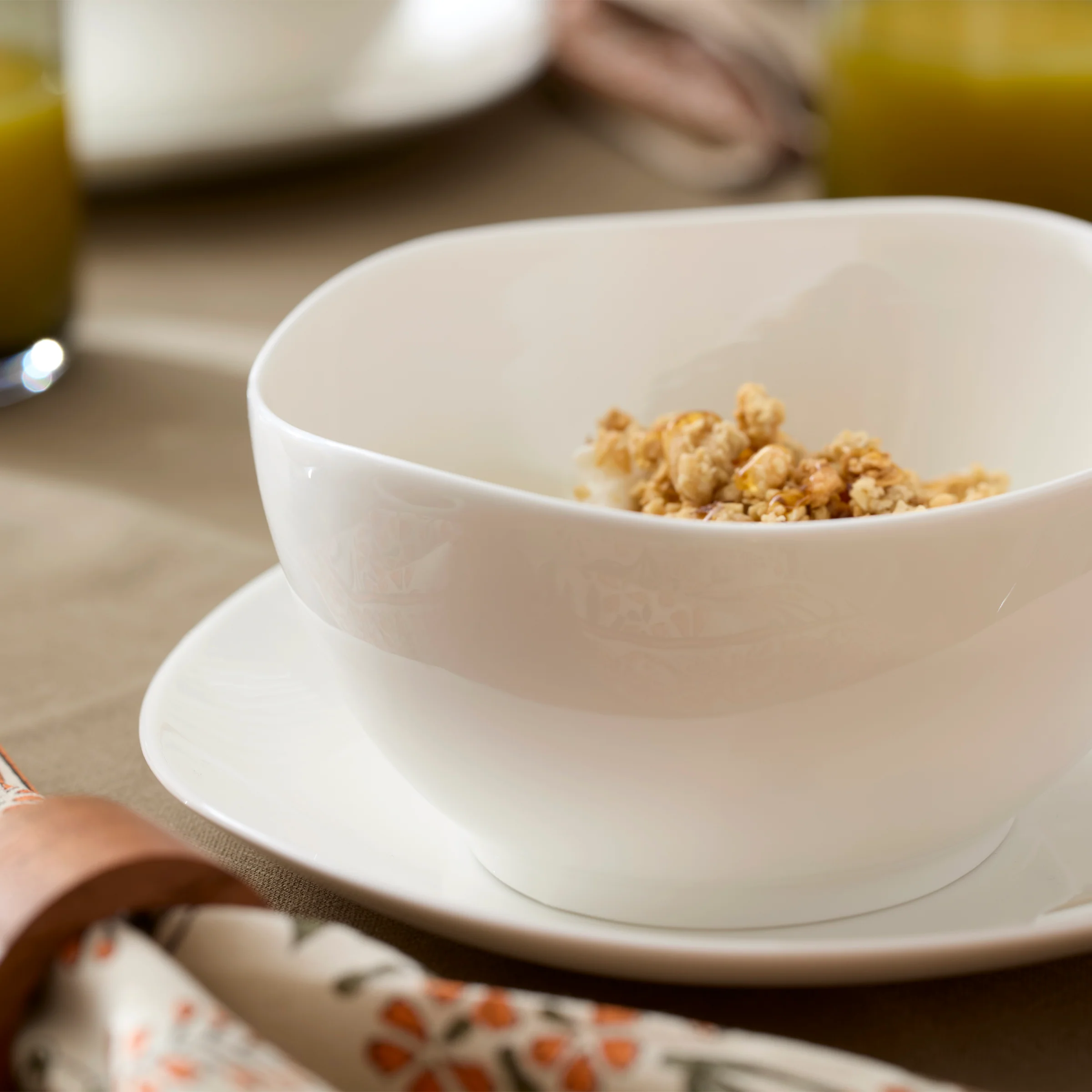 Studio 1414 Curve 12-Piece Dinnerware Set - Image 4