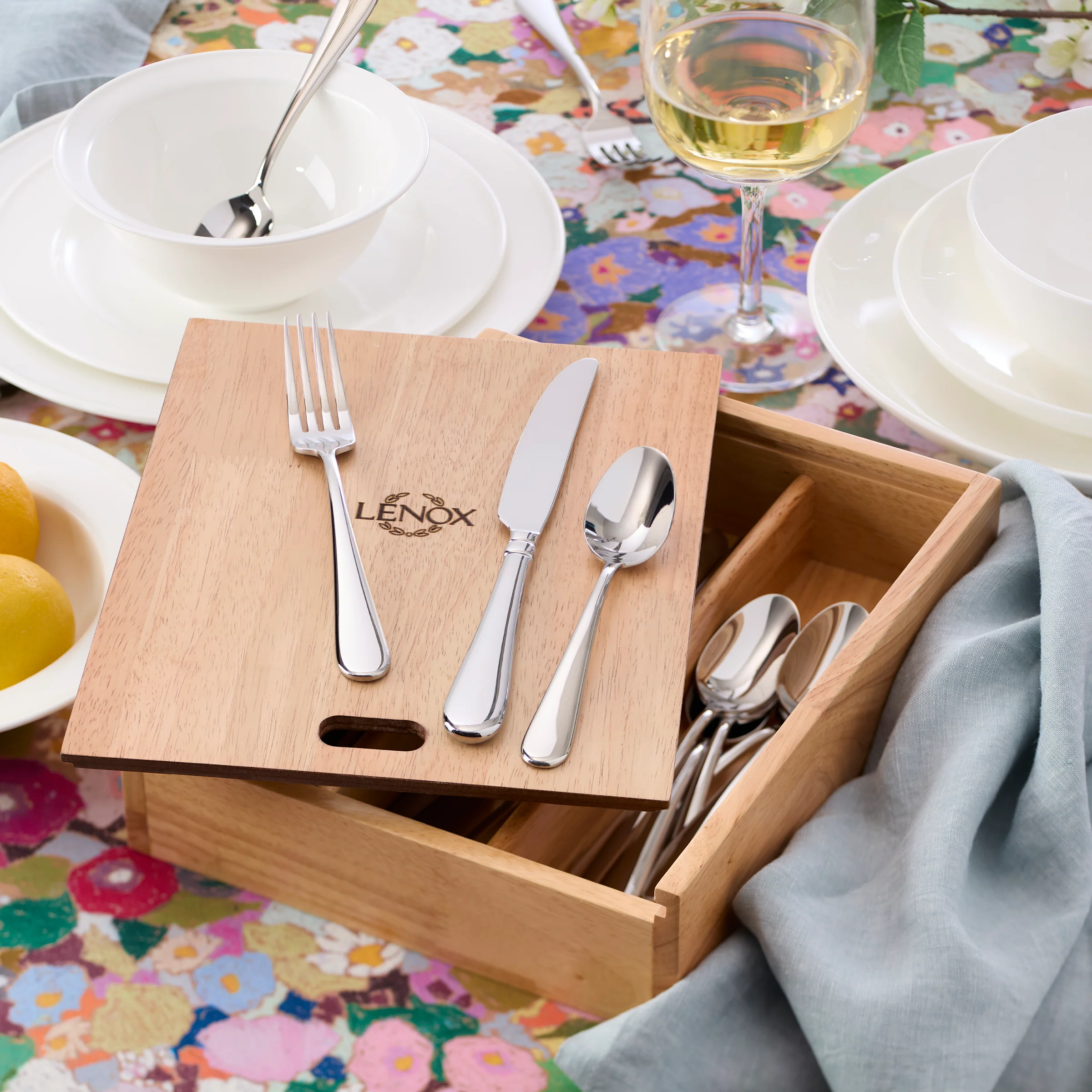 Studio 1414 Mirror 24 Piece Flatware Set with Caddy - Image 6