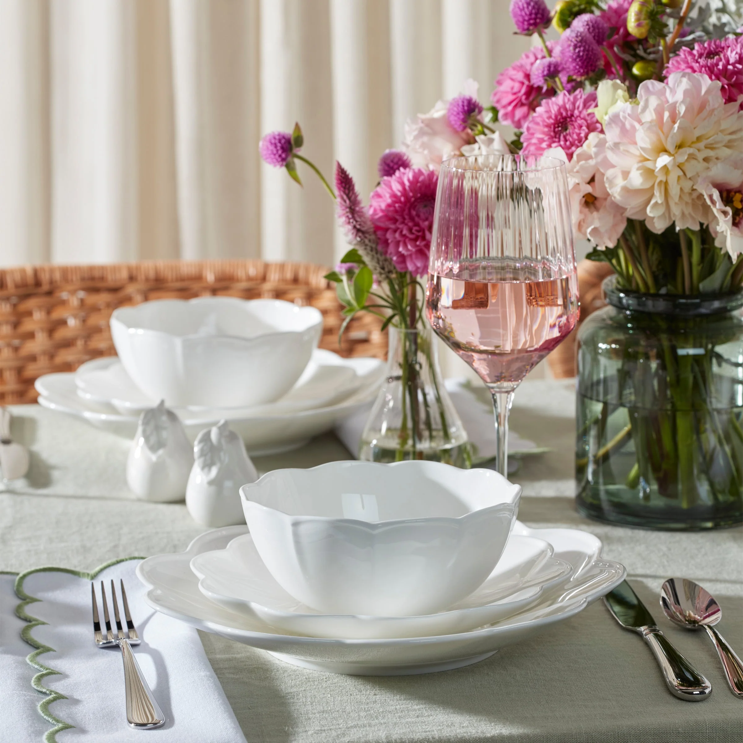 Studio 1414 Scallop 12-Piece Dinnerware Set - Image 12