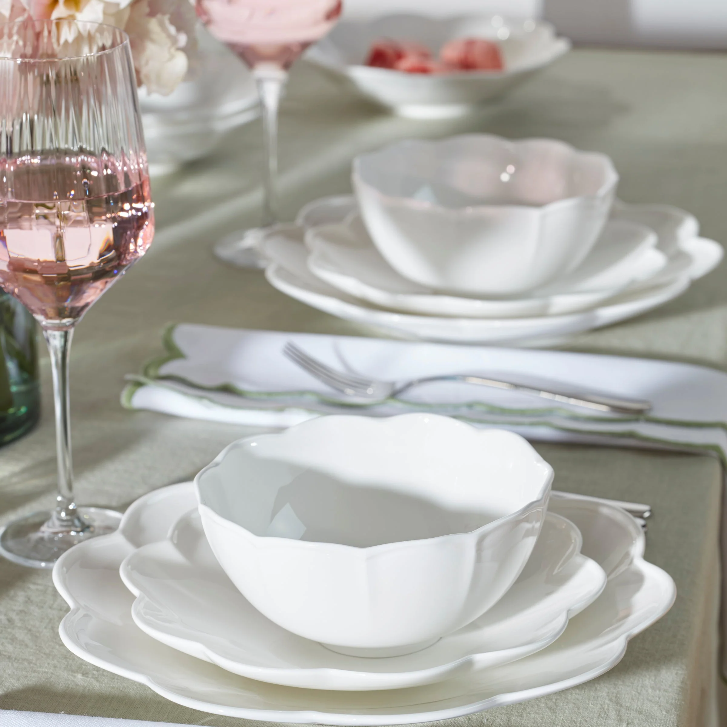 Studio 1414 Scallop 12-Piece Dinnerware Set - Image 13