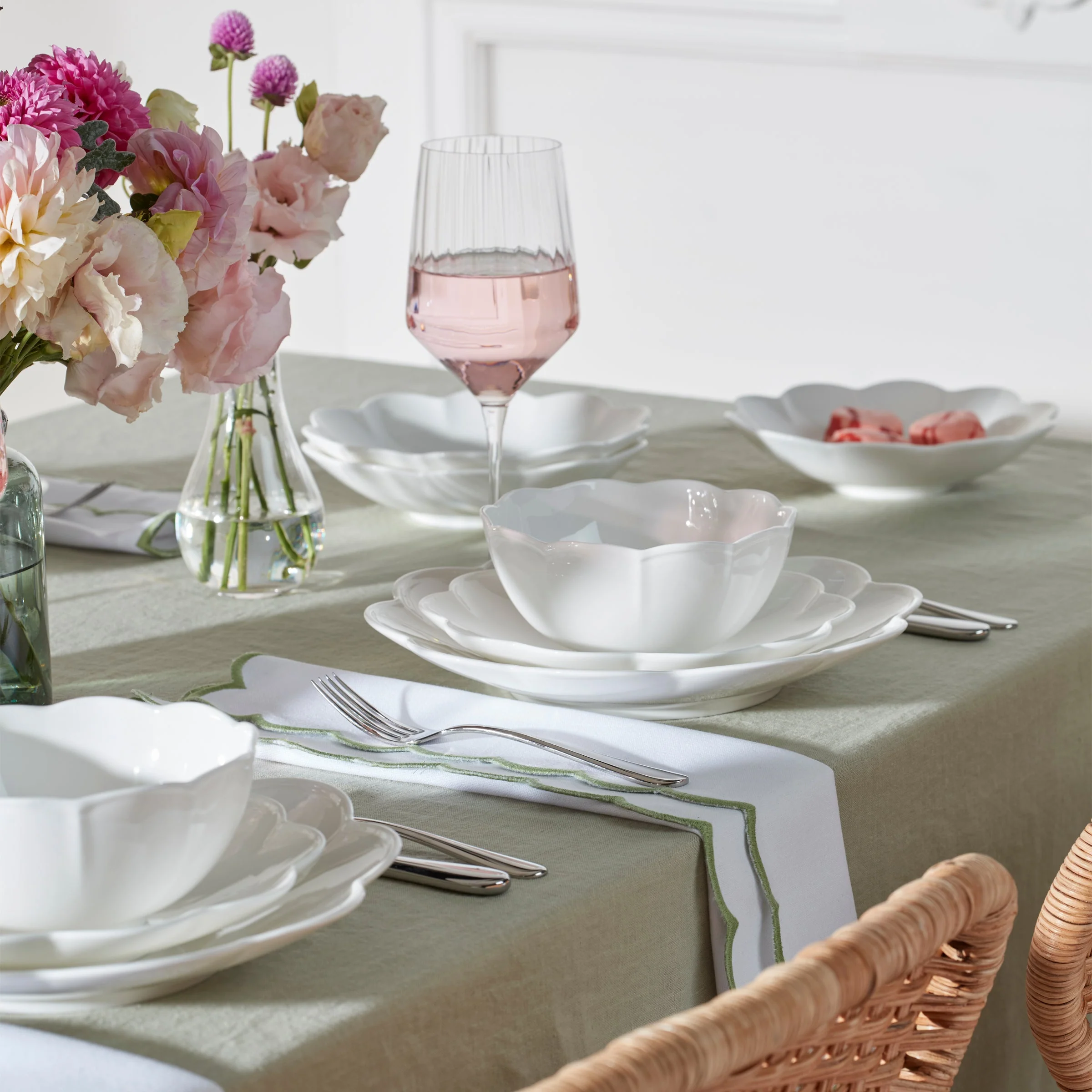 Studio 1414 Scallop 12-Piece Dinnerware Set - Image 14