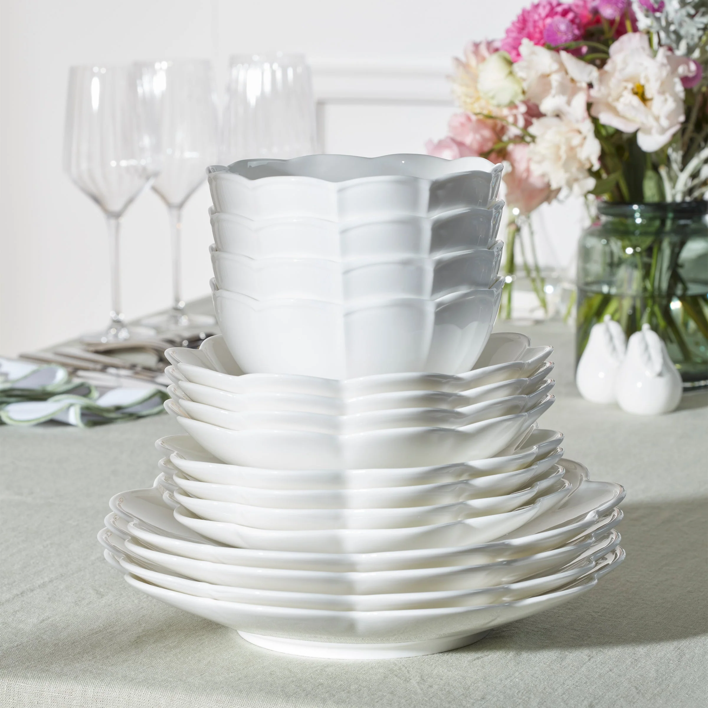 Studio 1414 Scallop 16-Piece Dinnerware Set - Image 8
