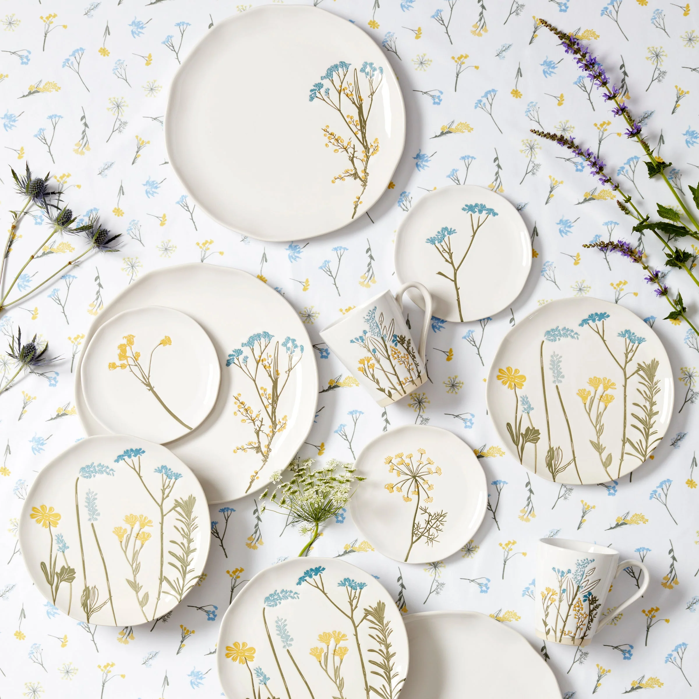 Wildflowers 12-Piece Dinnerware Set - Image 10